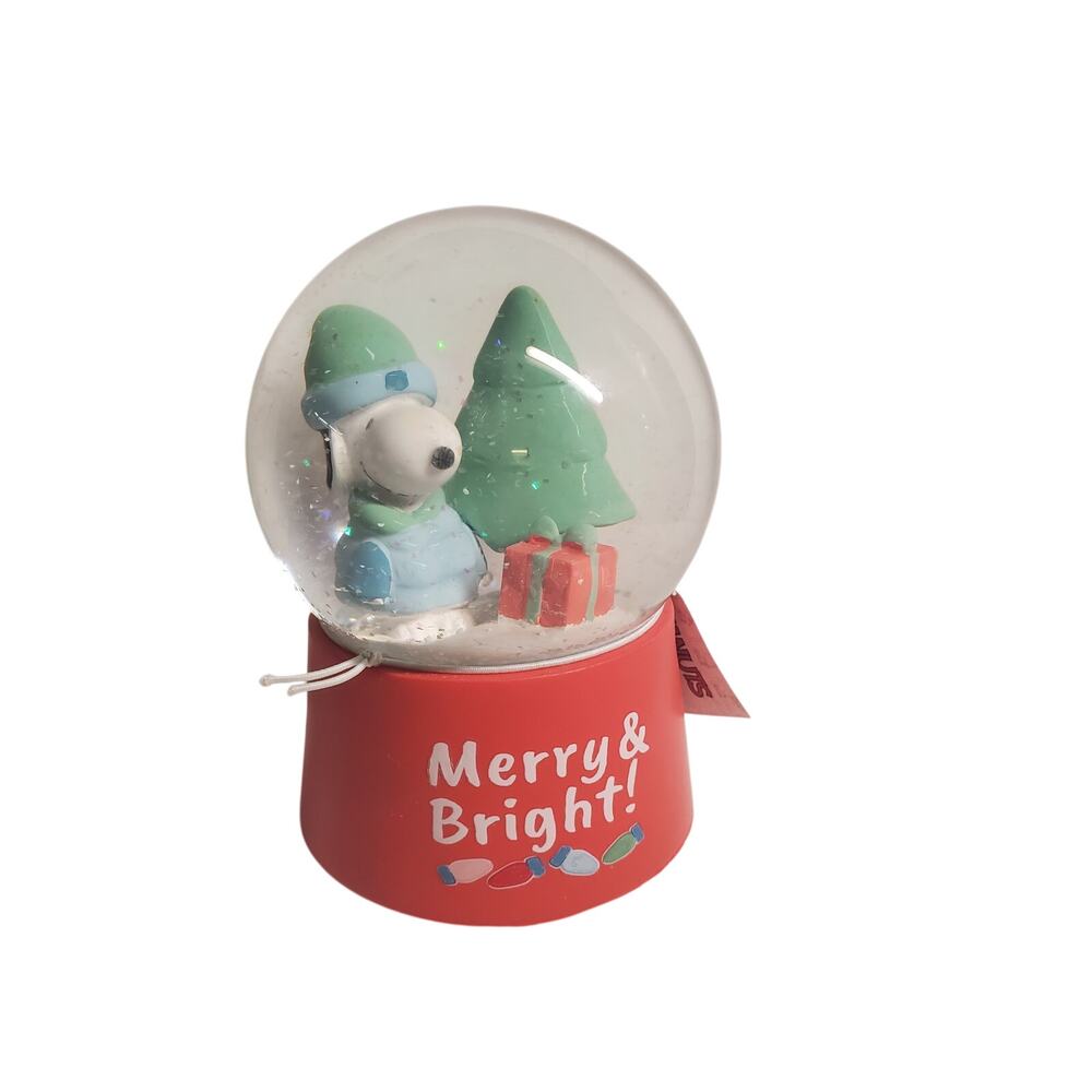 Peanuts Gang - Snoopy Musical Snowglobe. 6"